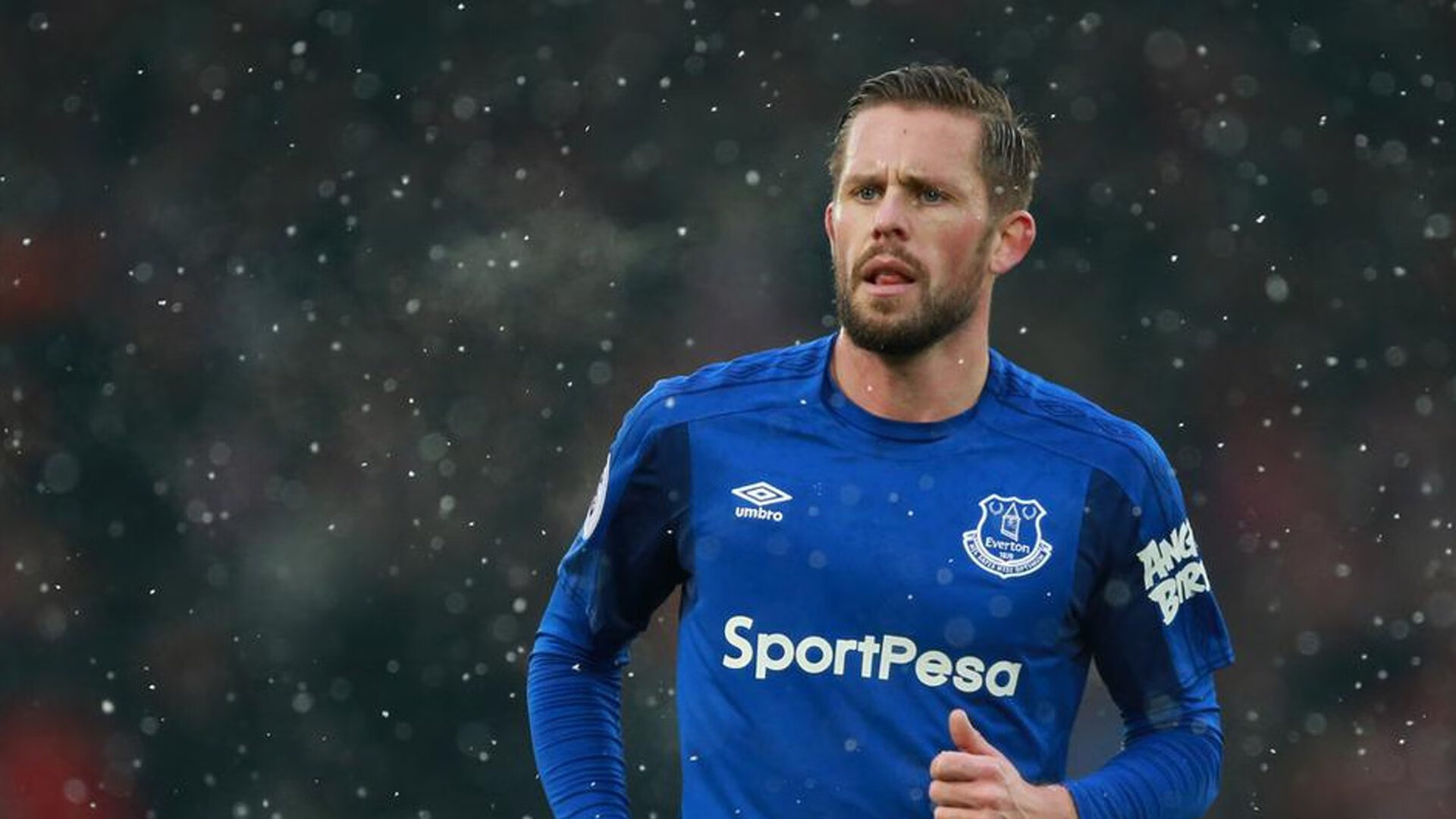 开云体育app-日本战术封锁难阻萨拉赫闪耀，埃及巨星展现实力诠释足球艺术